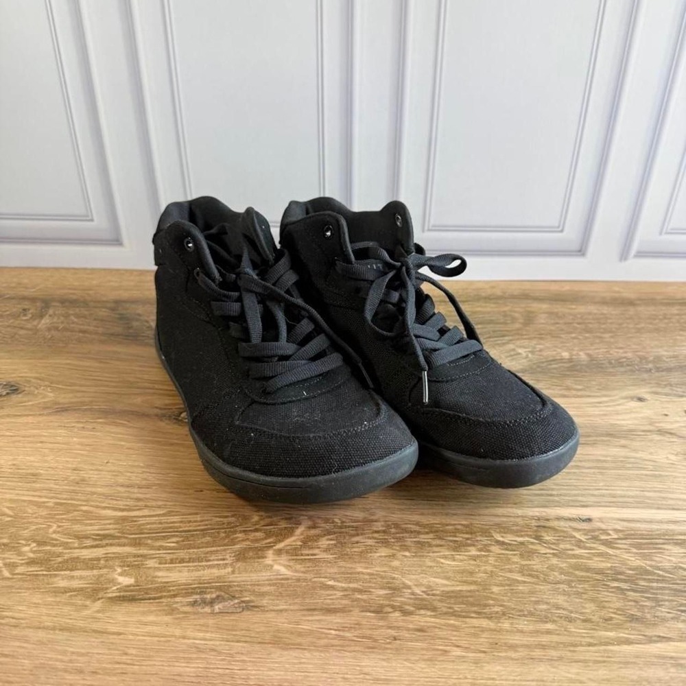 Whitin Black high top sneakers with wide toe box